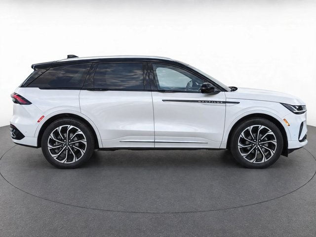 Used 2024 Lincoln Nautilus Reserve AWD/4WD image 8