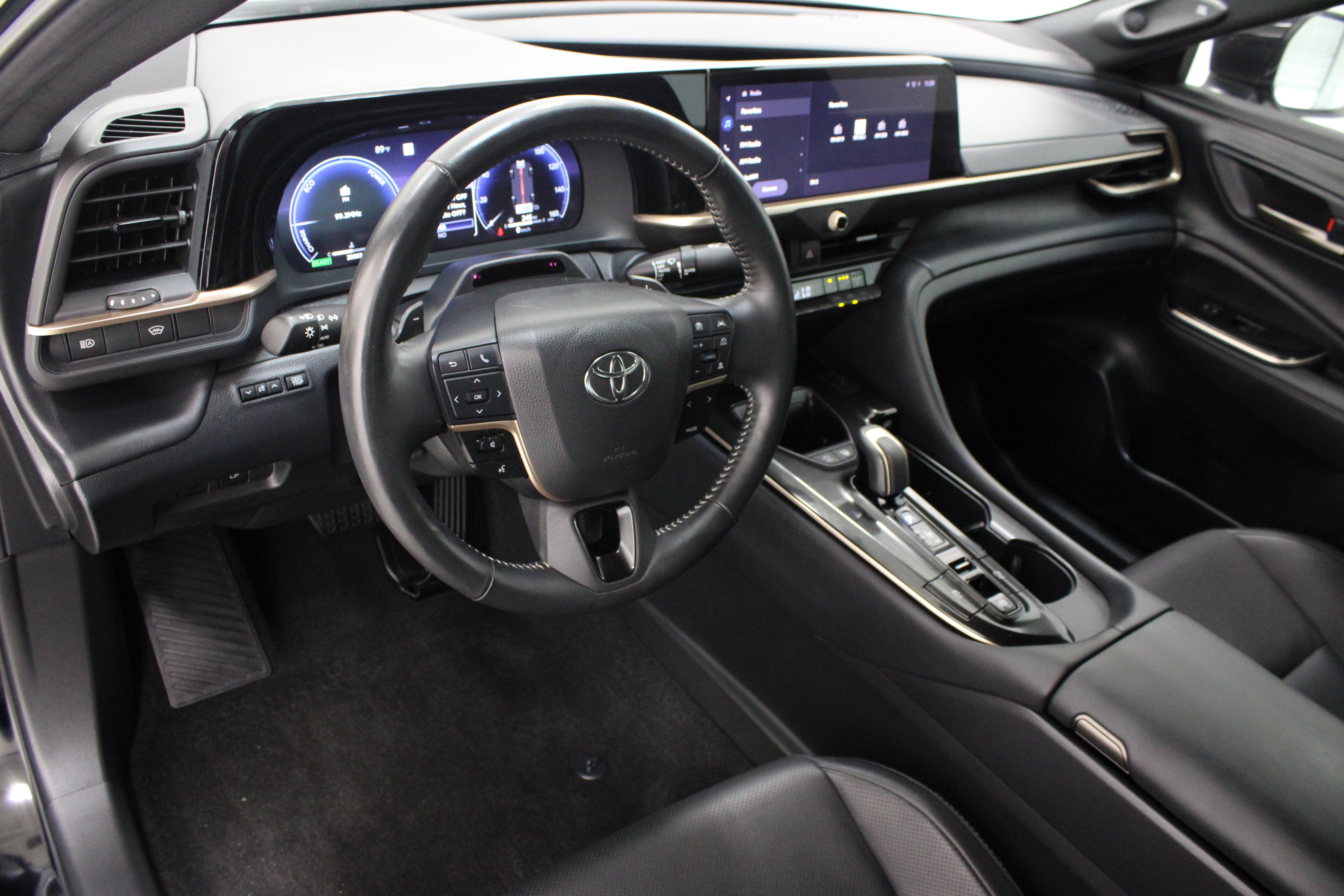 Used 2024 Toyota Crown Platinum AWD/4WD image 13