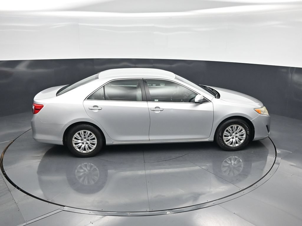 Used 2014 Toyota Camry LE FWD image 33