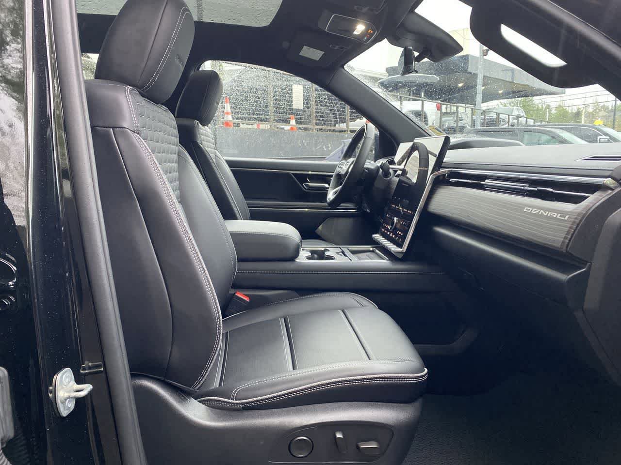 Used 2025 GMC Sierra EV Denali AWD/4WD image 18