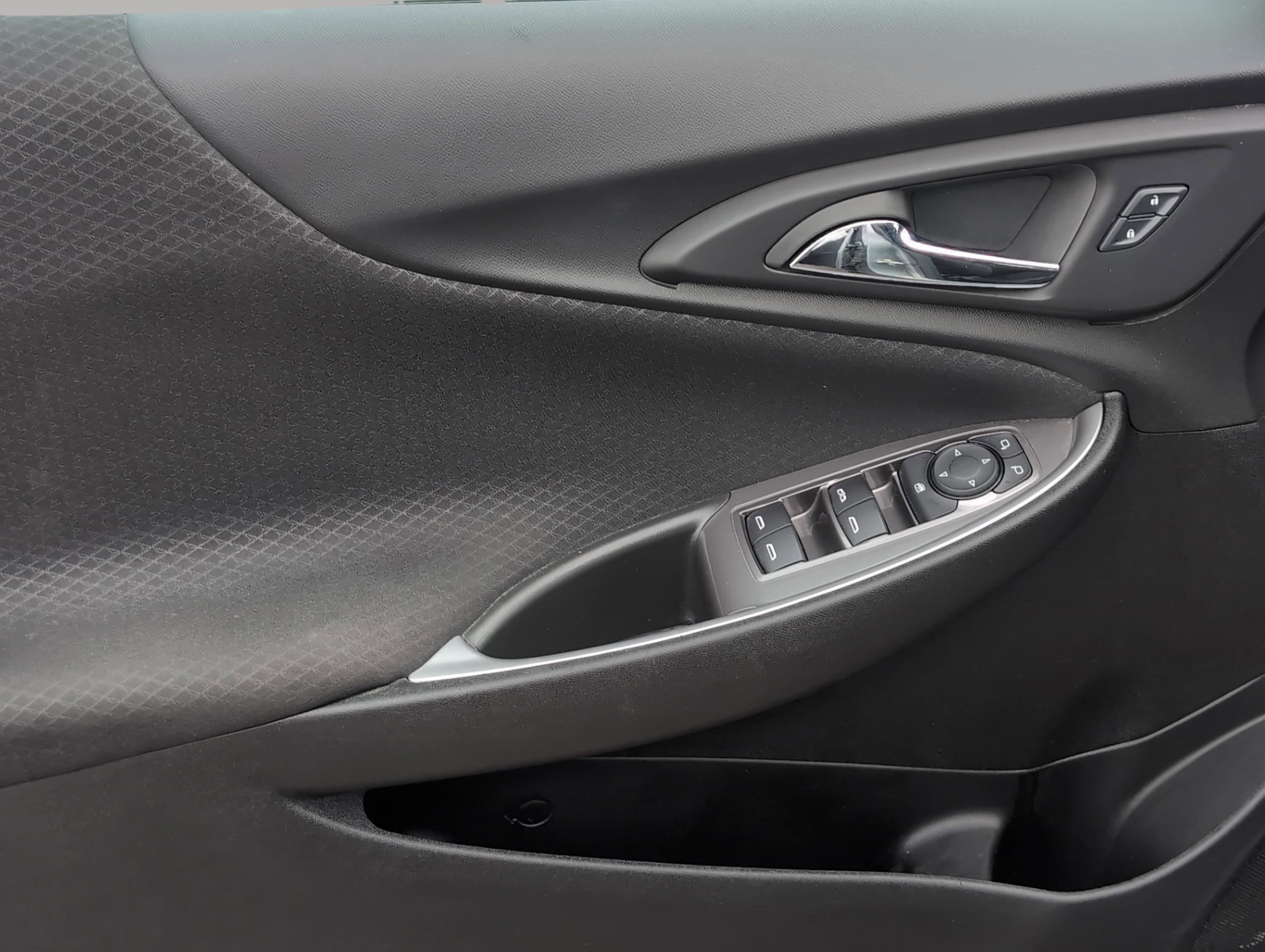 Used 2025 Chevrolet Malibu LT image 13