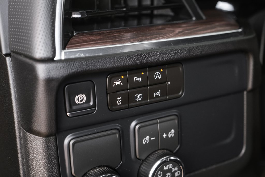 Used 2026 Chevrolet Suburban Premier RWD image 22