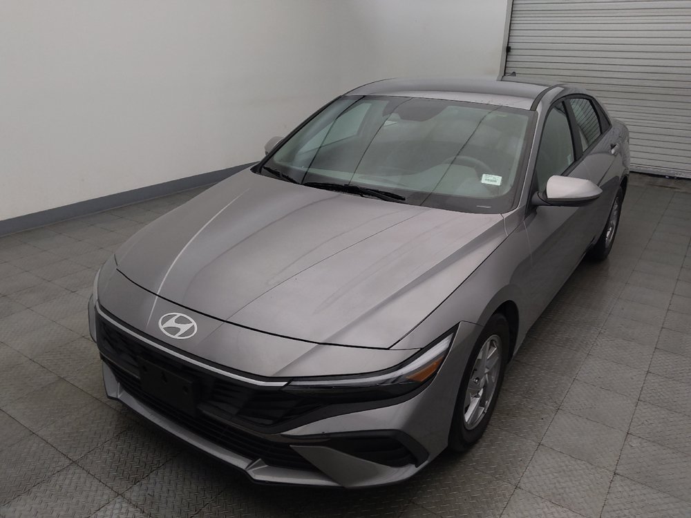 Used 2025 Hyundai Elantra SE FWD image 15