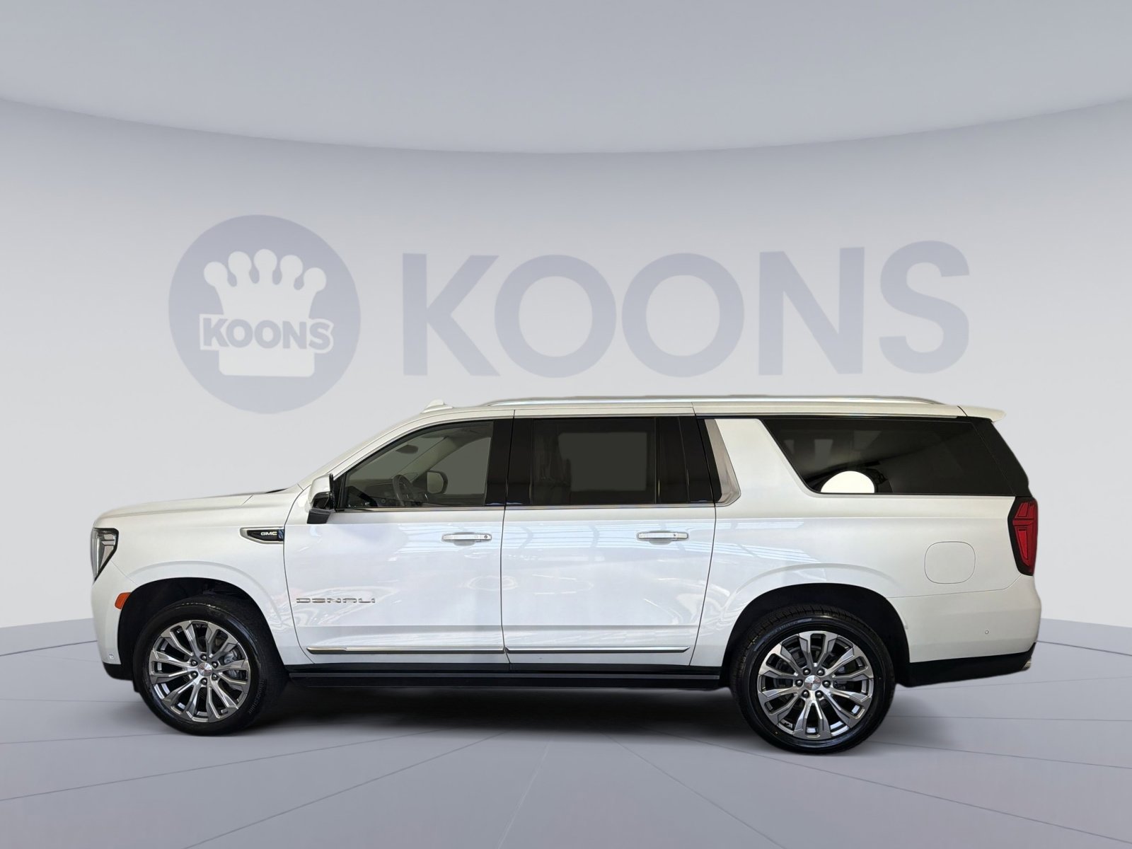 Used 2023 GMC Yukon XL Denali w/ Advanced Technology Package image 2