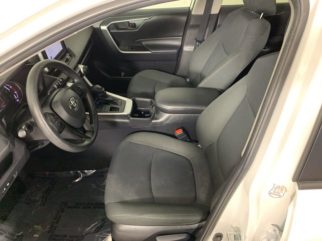 Used 2024 Toyota RAV4 LE AWD/4WD image 28