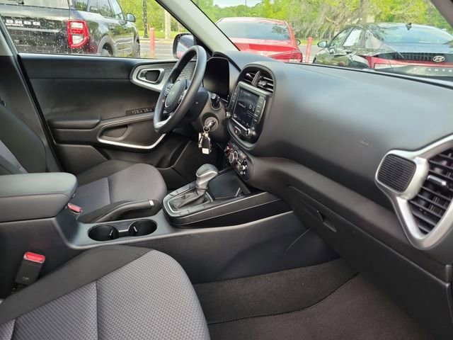 Used 2024 Kia Soul LX image 32
