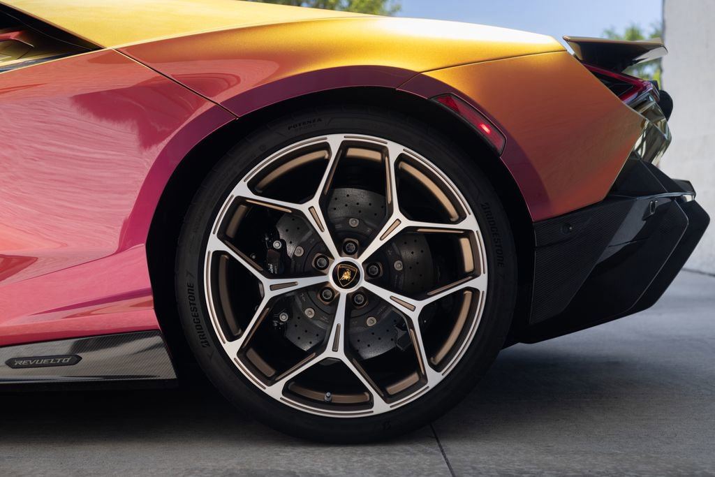 Used 2024 Lamborghini Revuelto AWD/4WD image 12