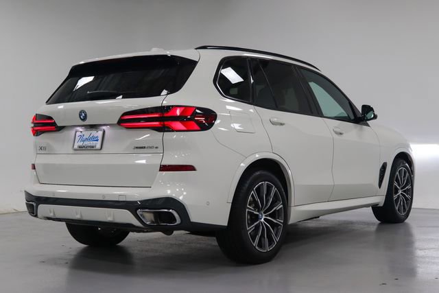 Used 2025 BMW X5 xDrive50e w/ M Sport Package image 16