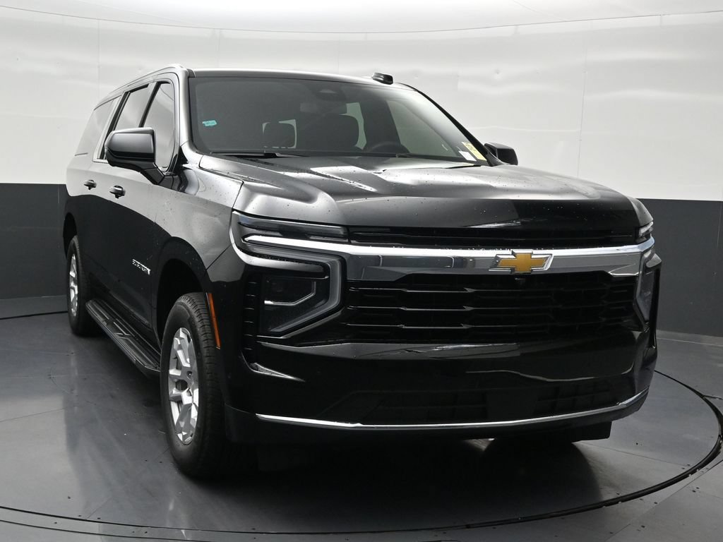 Used 2025 Chevrolet Suburban LS RWD image 8