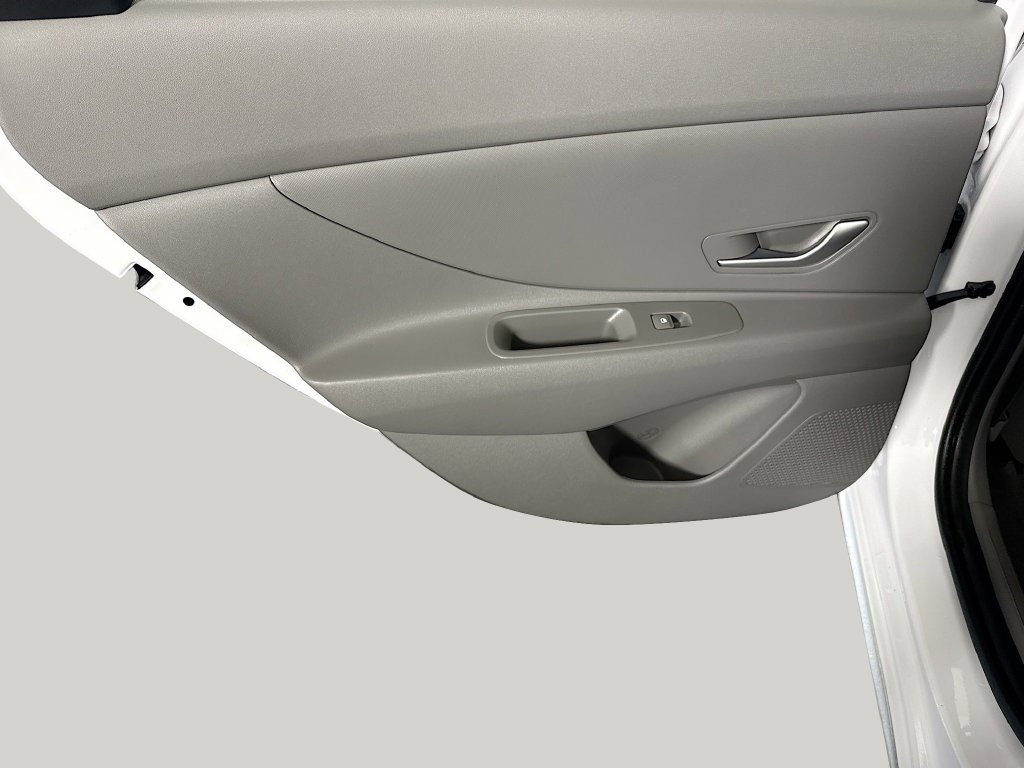 Used 2025 Hyundai Elantra SE FWD image 24
