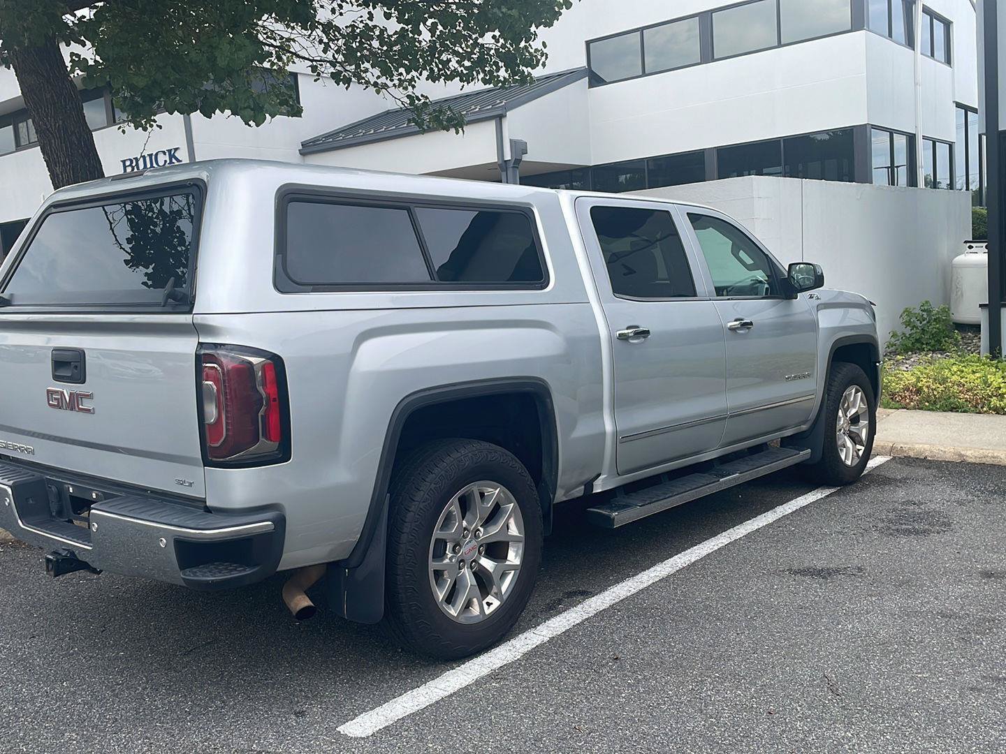 Used 2018 GMC Sierra 1500 SLT w/ SLT Premium Package AWD/4WD image 3