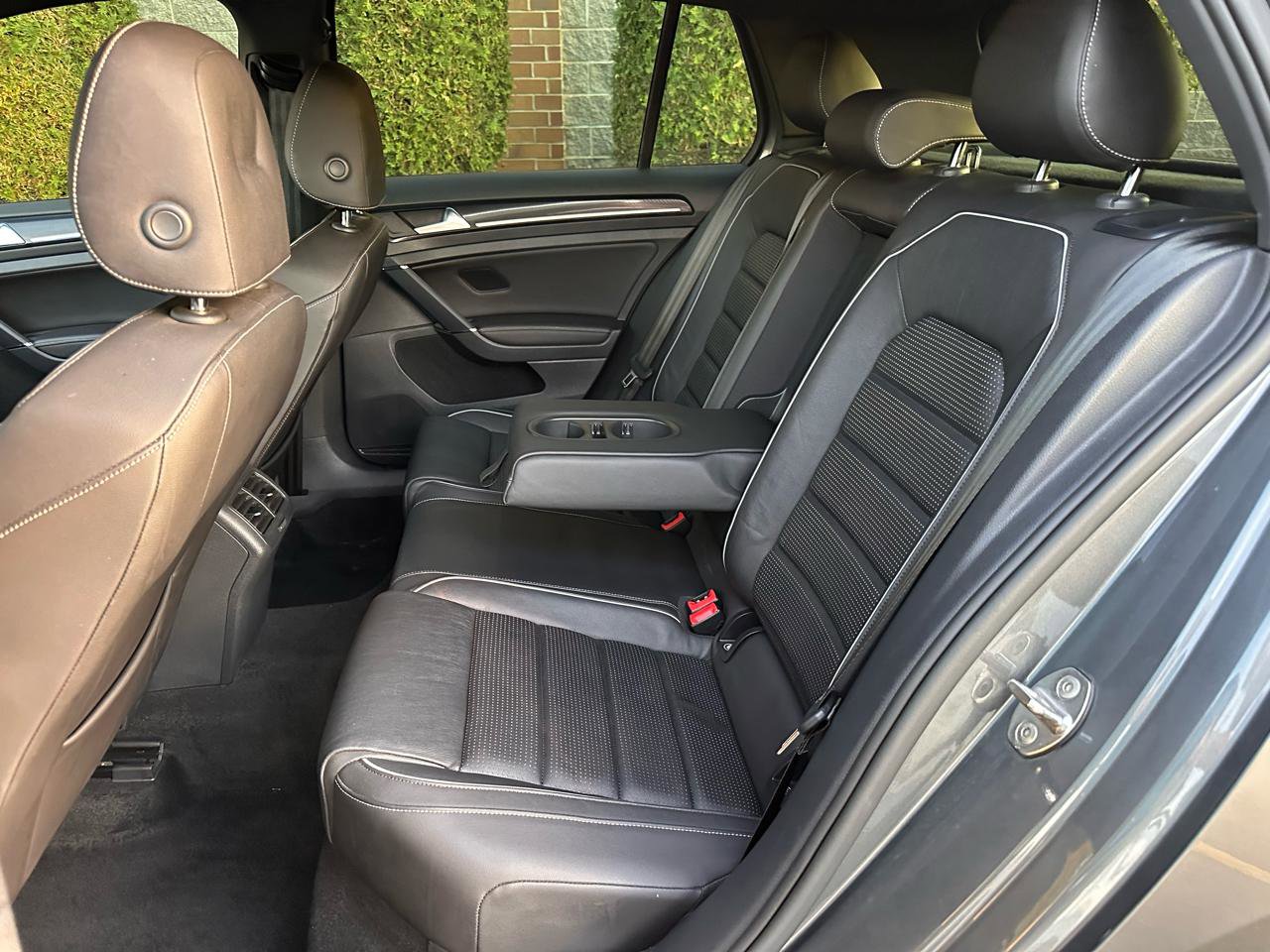 Used 2019 Volkswagen Golf R 4-Door AWD/4WD image 29