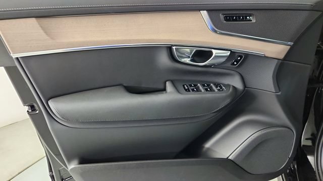 New 2026 Volvo XC90 B5 Core w/ Protection Package Premier AWD/4WD image 9