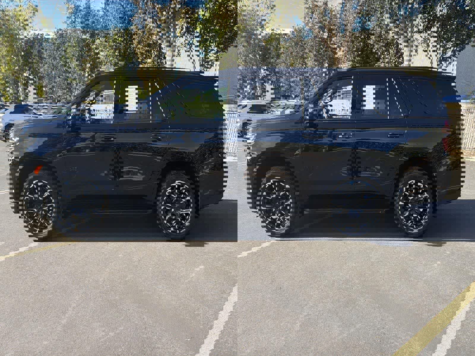 Used 2023 Chevrolet Tahoe RST image 3