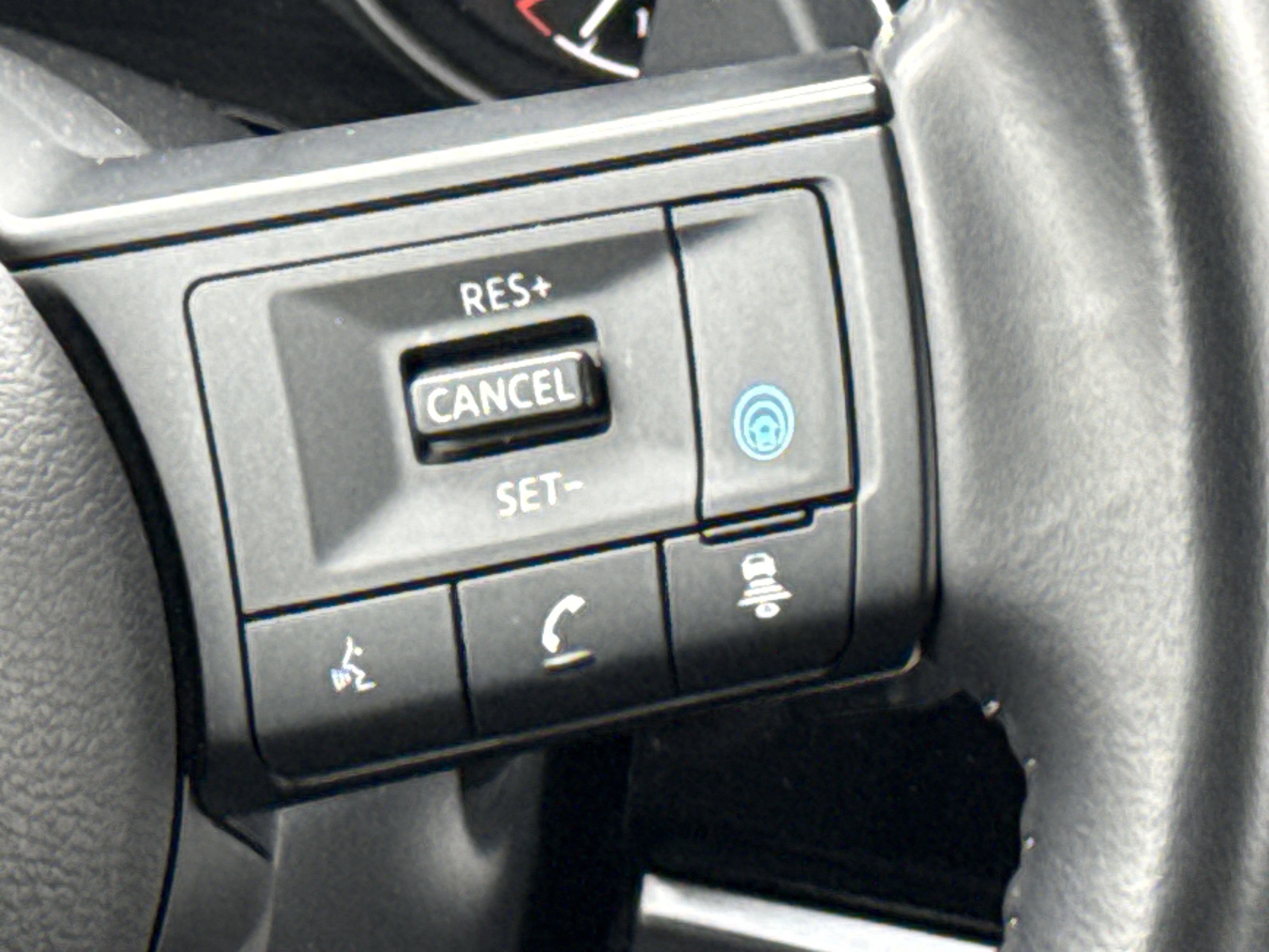 Used 2025 Nissan Pathfinder SV AWD/4WD image 20