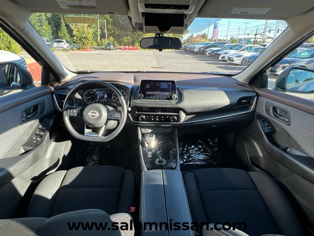 Used 2023 Nissan Rogue S AWD/4WD image 16