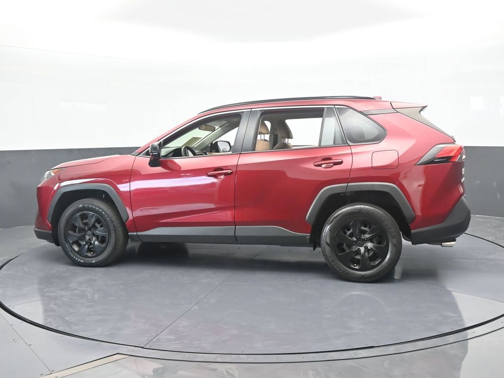 Used 2019 Toyota RAV4 LE image 3