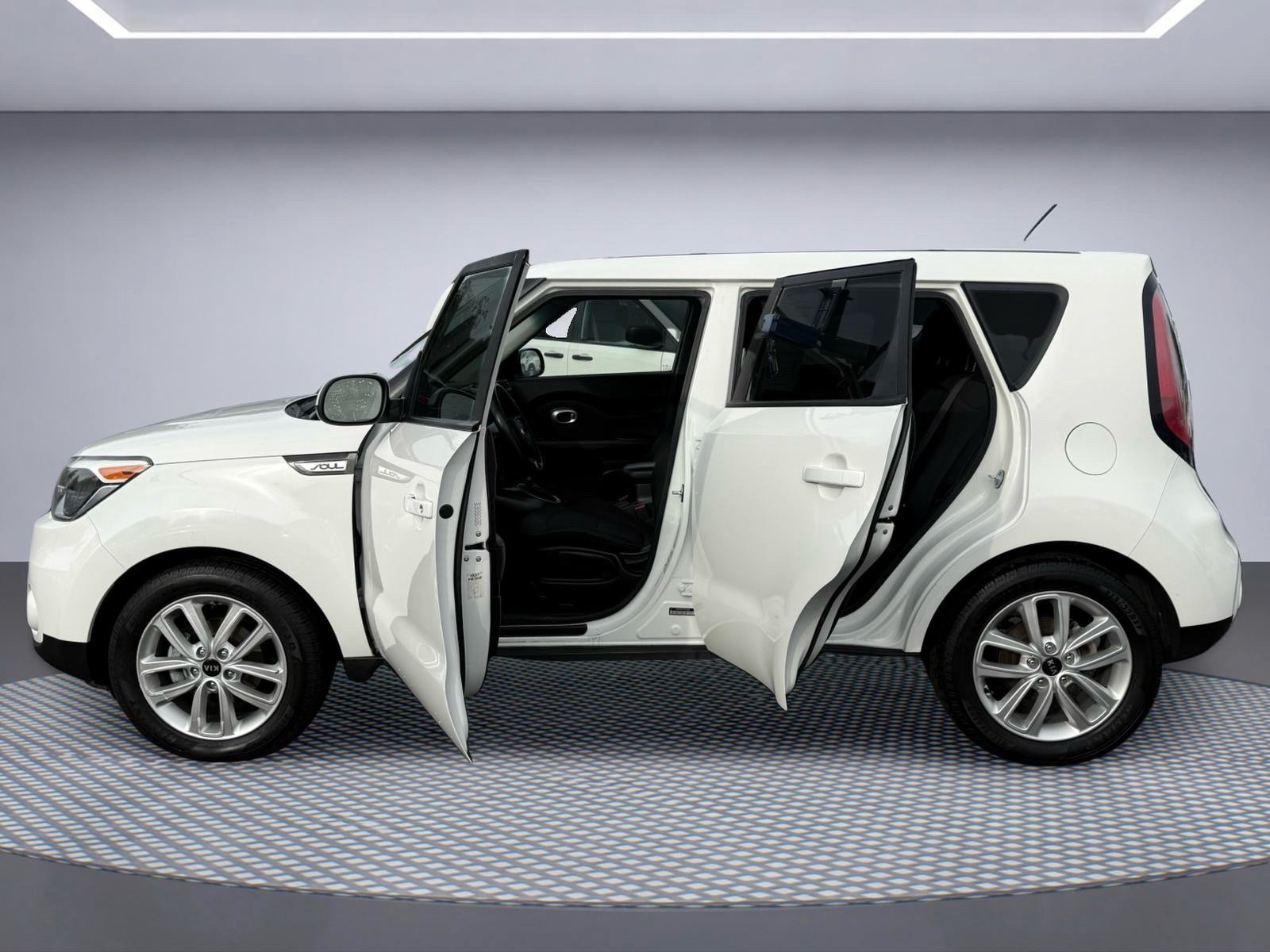 Used 2018 Kia Soul + FWD image 13