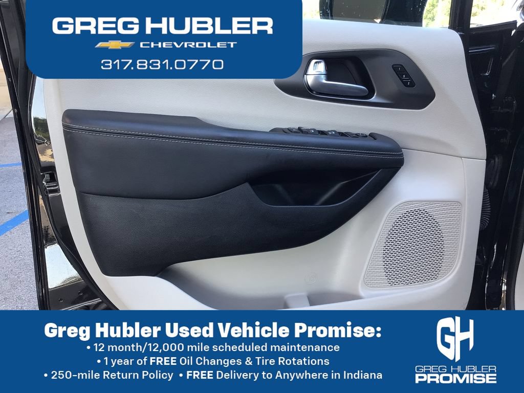 Used 2024 Chrysler Pacifica Touring-L FWD image 21