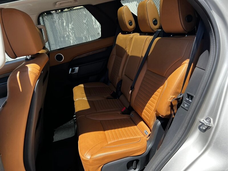 Used 2017 Land Rover Discovery HSE Luxury AWD/4WD image 23