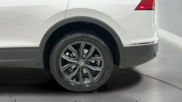 Certified 2024 Volkswagen Tiguan SE AWD/4WD image 26