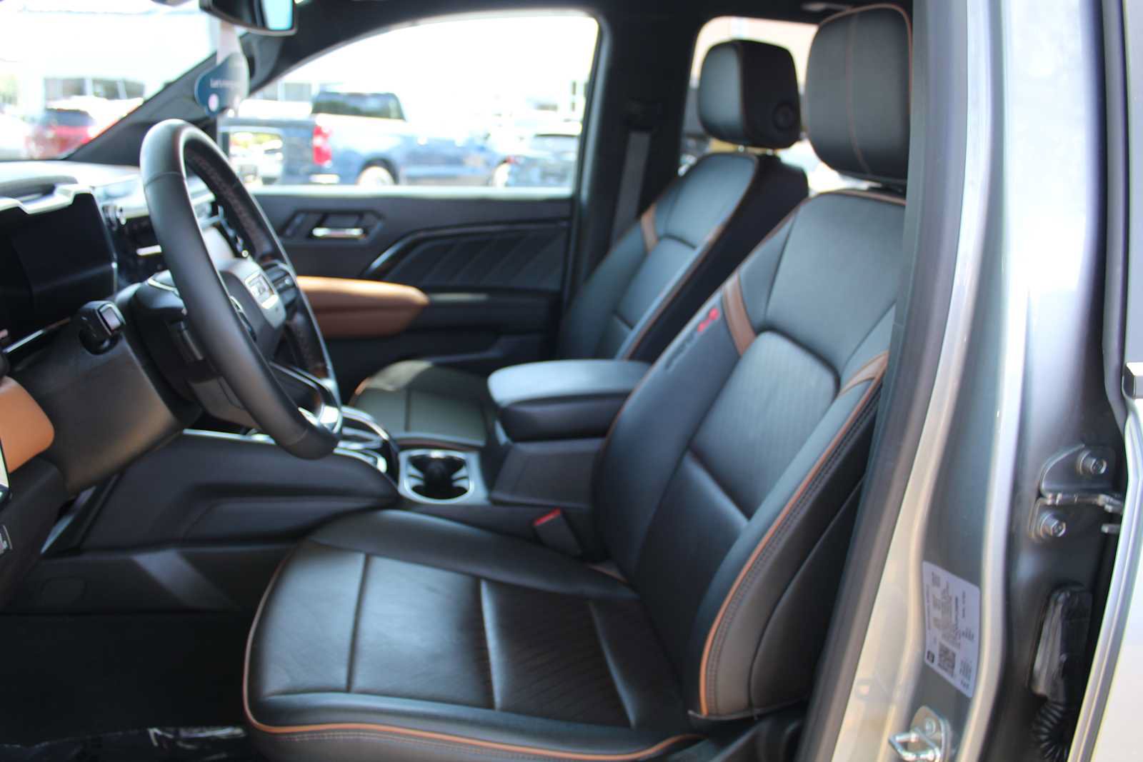 Used 2023 GMC Canyon AT4 w/ AT4 Premium Package AWD/4WD image 11