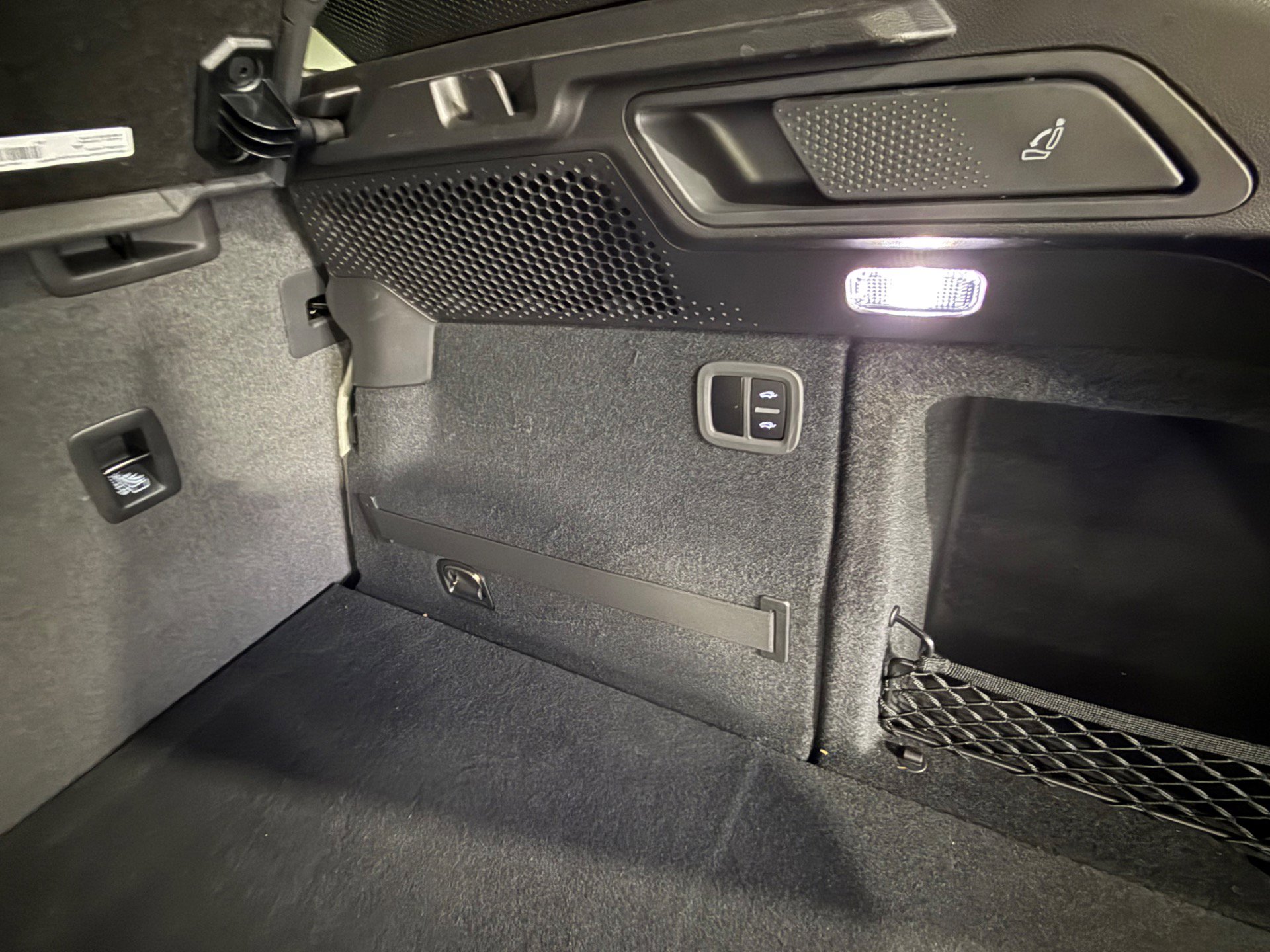 Used 2024 Porsche Macan 4 Electric w/ Premium Package image 31