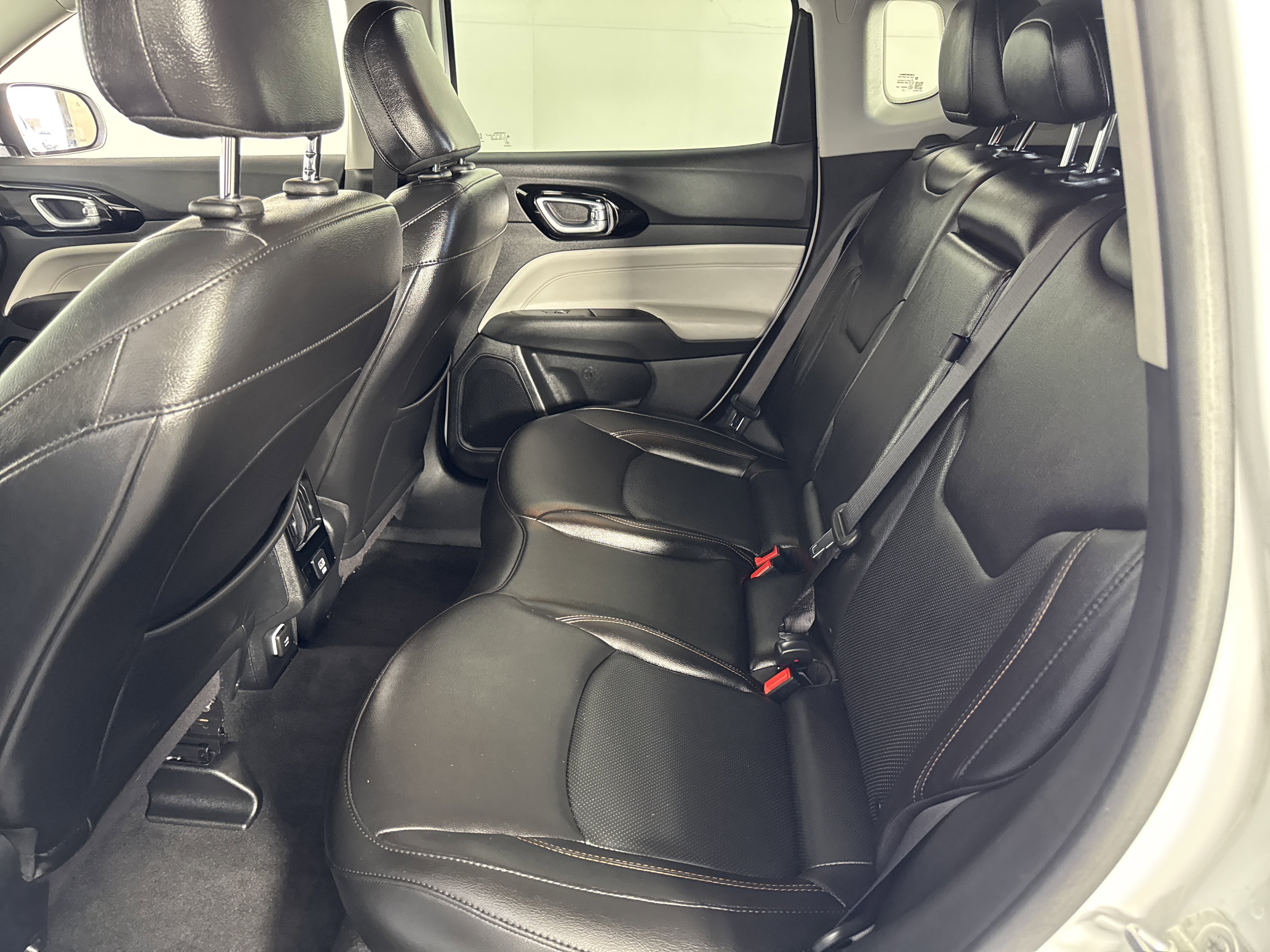 Used 2022 Jeep Compass Limited image 19