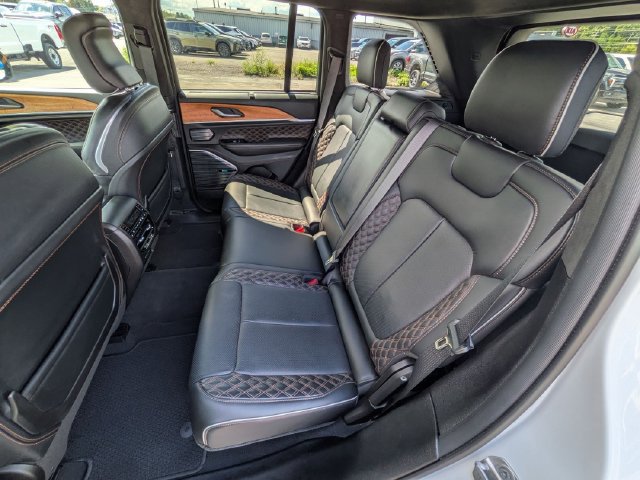Used 2023 Jeep Grand Cherokee Summit AWD/4WD image 18