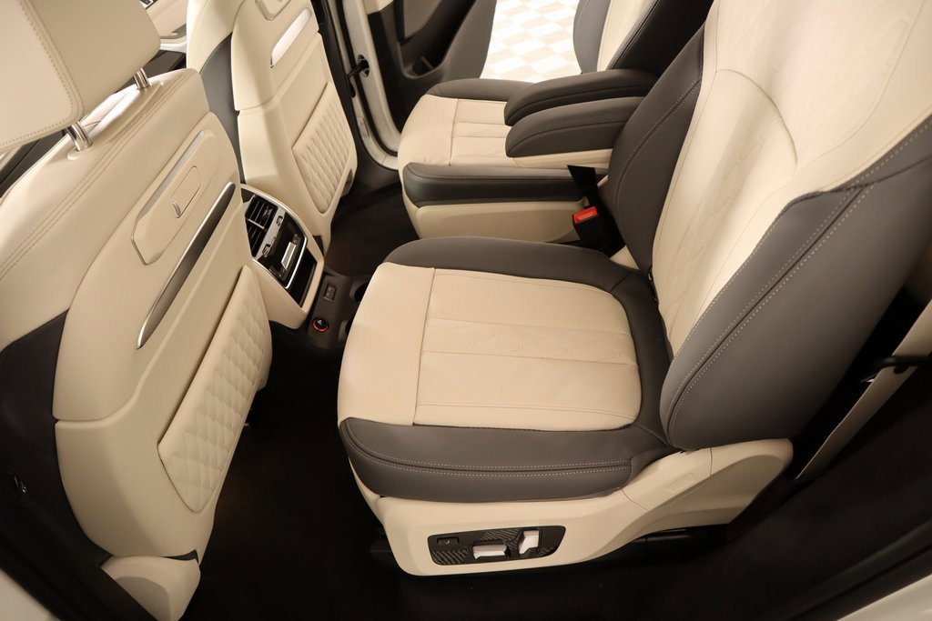 New 2026 BMW X7 M60i w/ Climate Comfort Package image 13