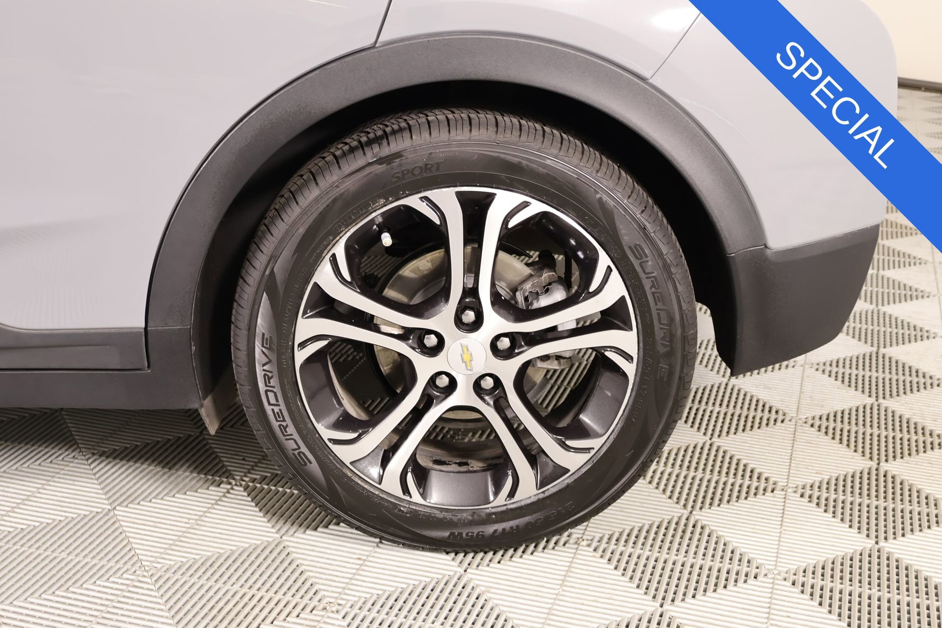 Used 2020 Chevrolet Bolt Premier w/ Infotainment Package image 18