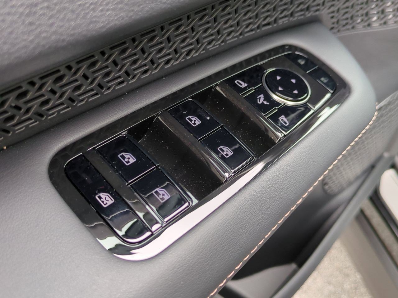 New 2024 Nissan Ariya AWD image 13