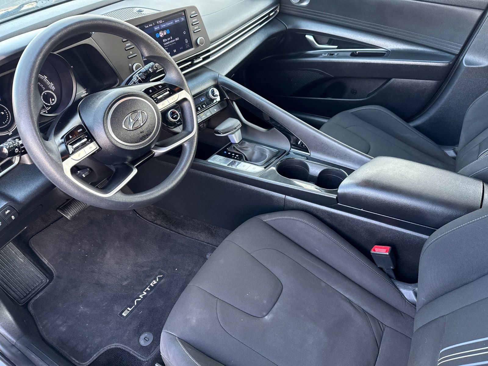 Used 2022 Hyundai Elantra Blue image 9