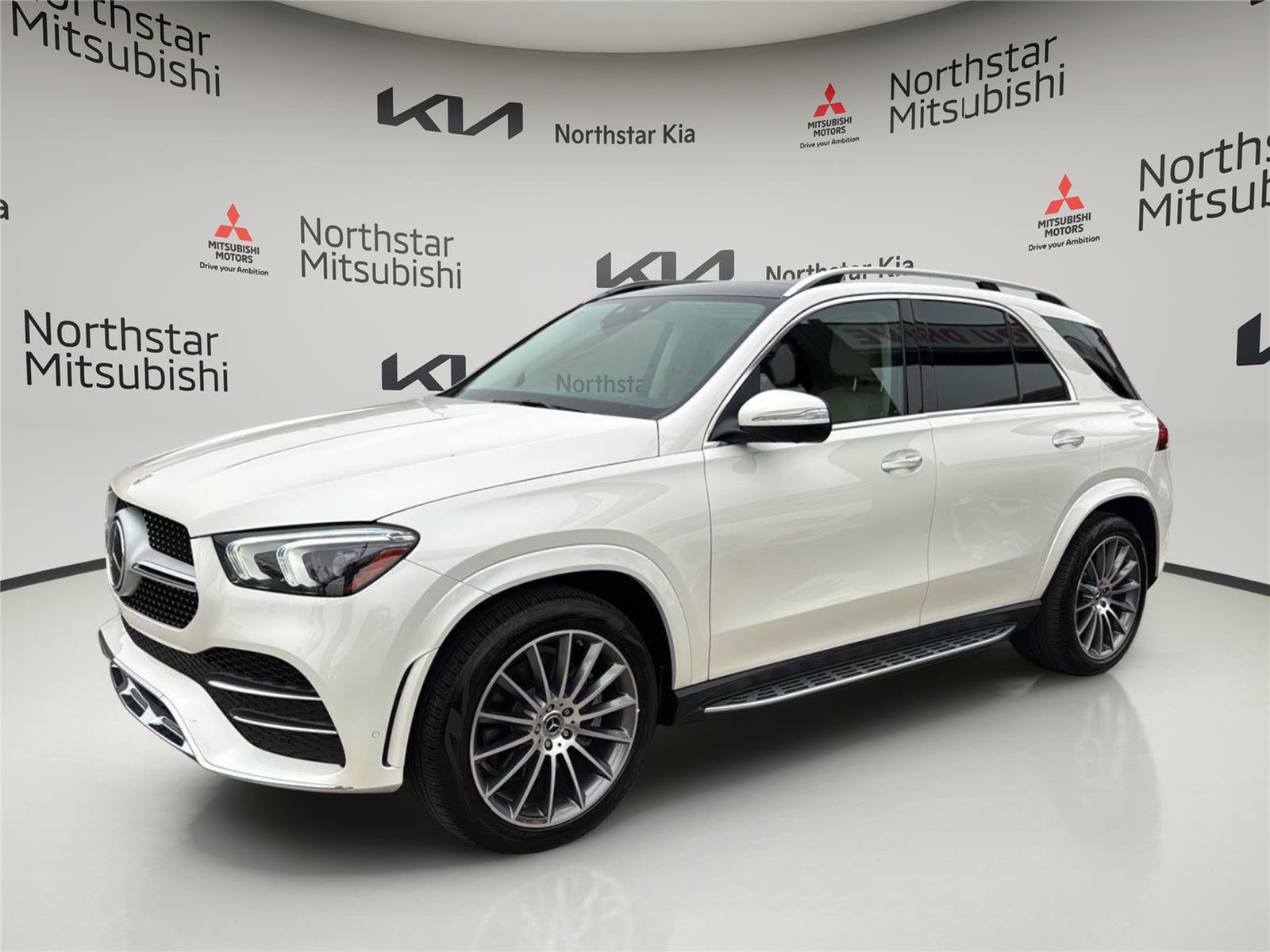 Used 2023 Mercedes-Benz GLE 450 4MATIC w/ AMG Line Exterior image 2