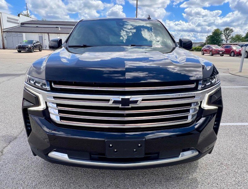 Used 2022 Chevrolet Tahoe High Country w/ Premium Package 2 AWD/4WD image 2