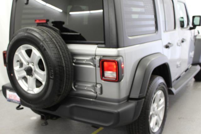 Used 2019 Jeep Wrangler Unlimited Sport S AWD/4WD image 7