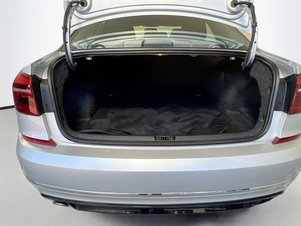 Used 2017 Volkswagen Passat 1.8T R-Line image 23
