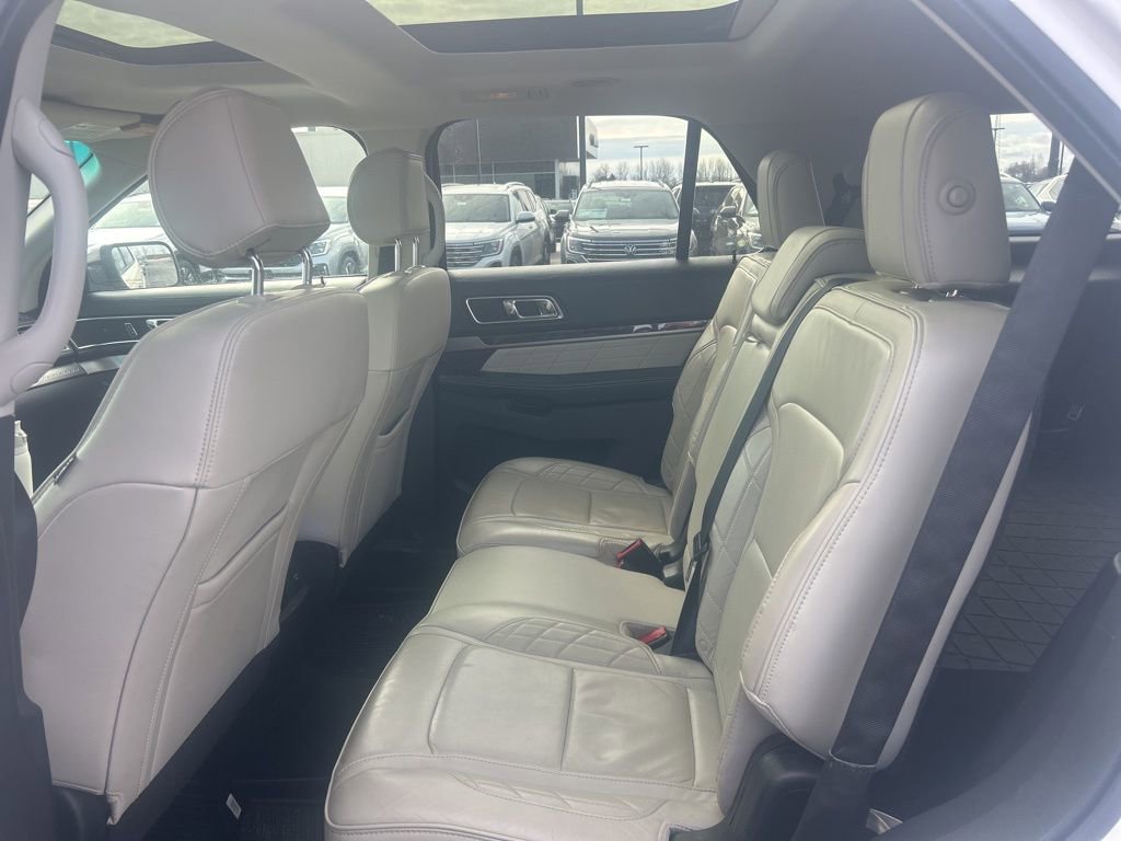 Used 2016 Ford Explorer Platinum AWD/4WD image 5