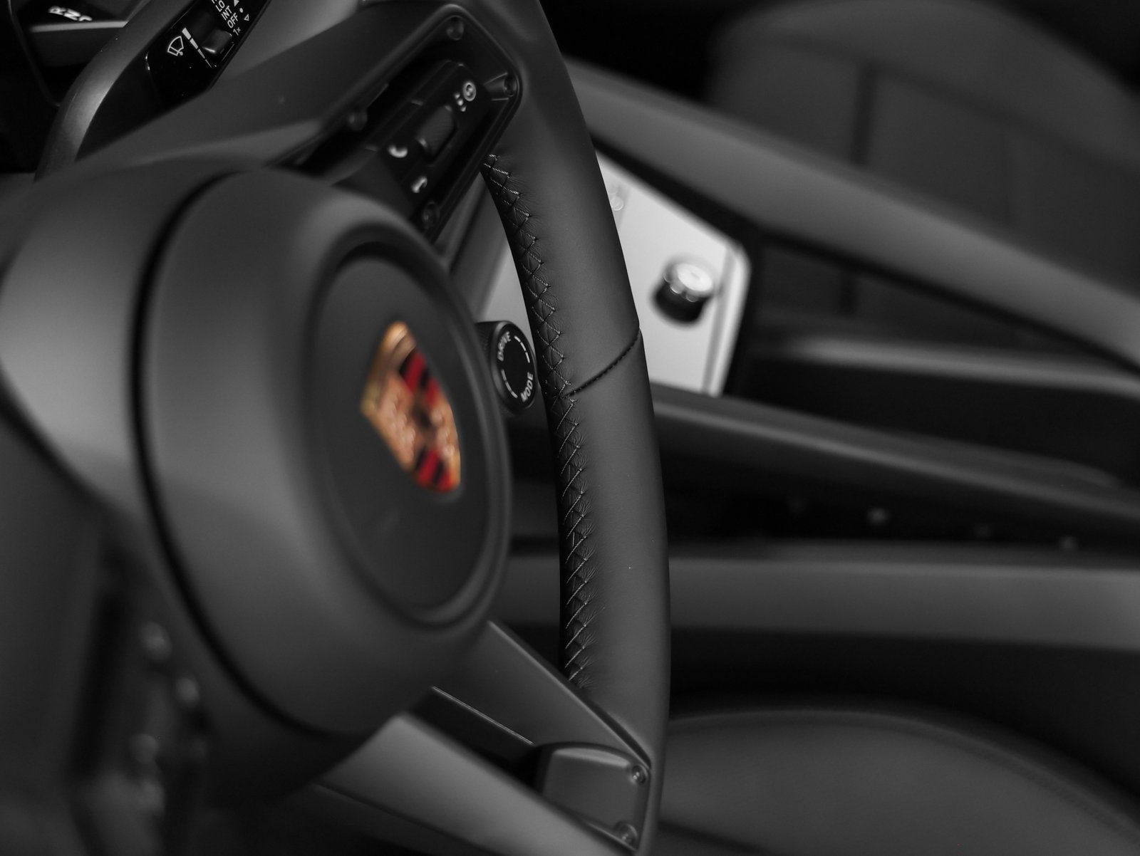 Certified 2025 Porsche Macan 4 Electric image 32