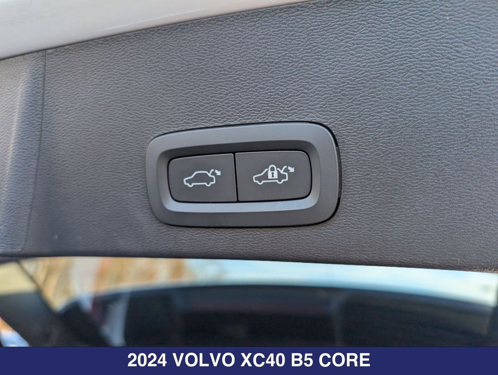 Used 2024 Volvo XC40 B5 Core AWD/4WD image 22