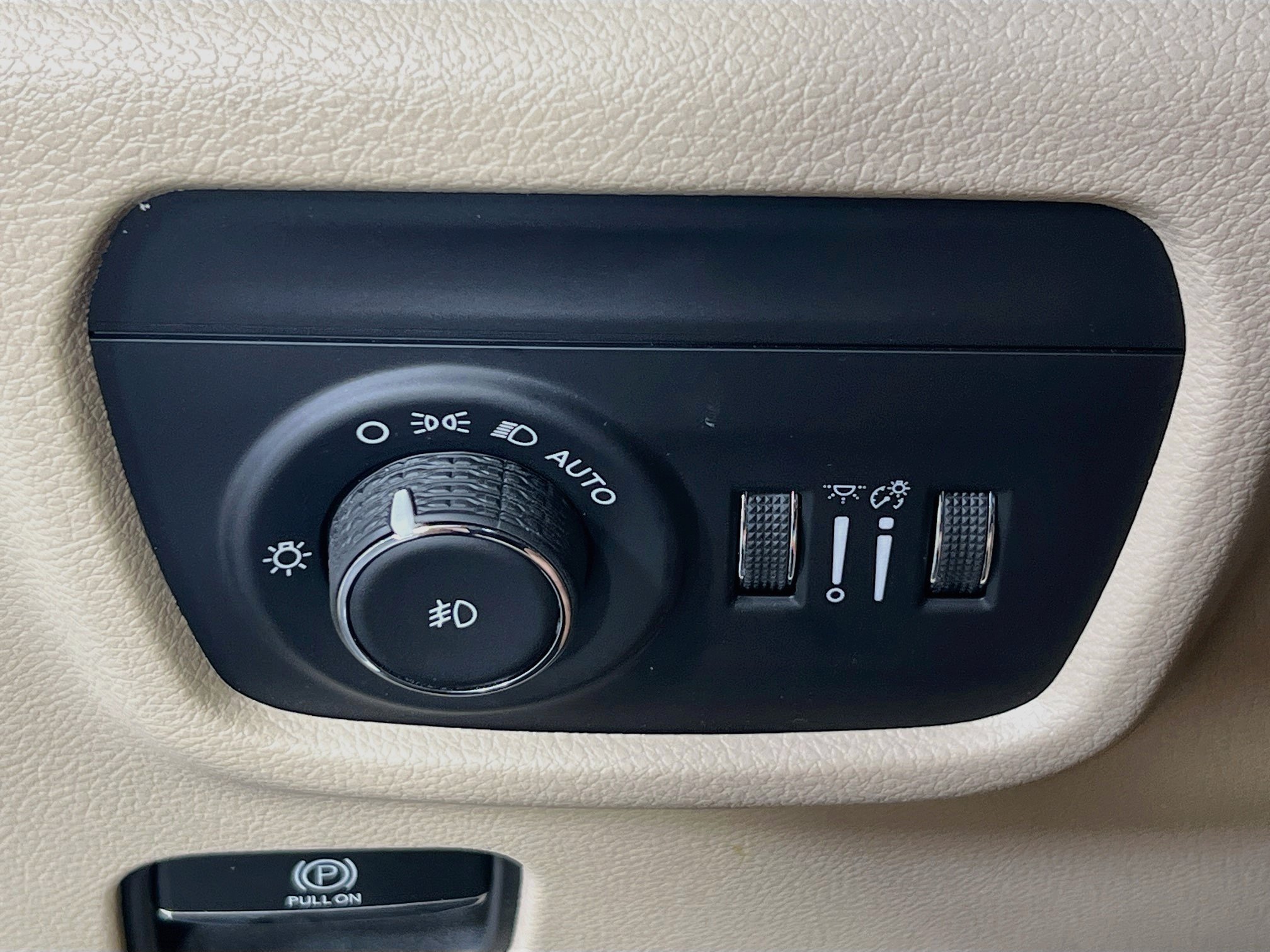 Used 2023 Jeep Grand Cherokee L Limited AWD/4WD image 10