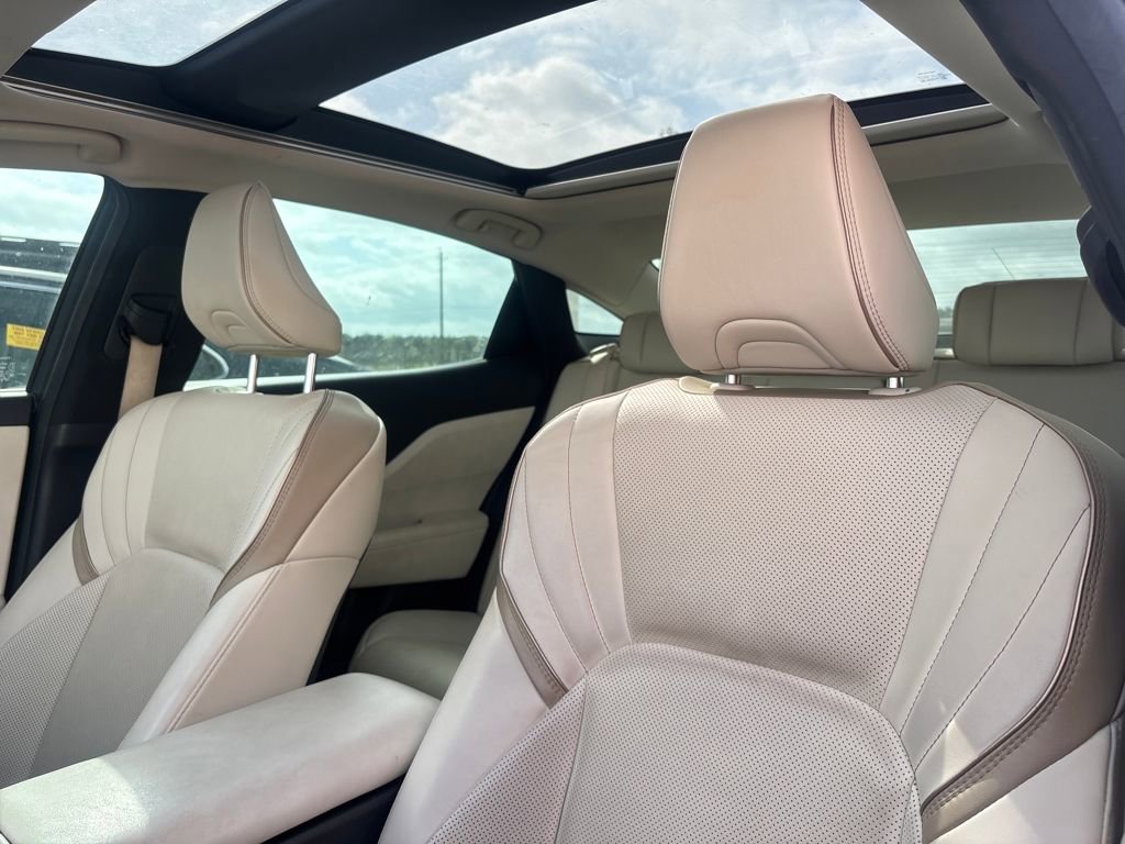 Used 2023 Toyota Crown Limited image 13