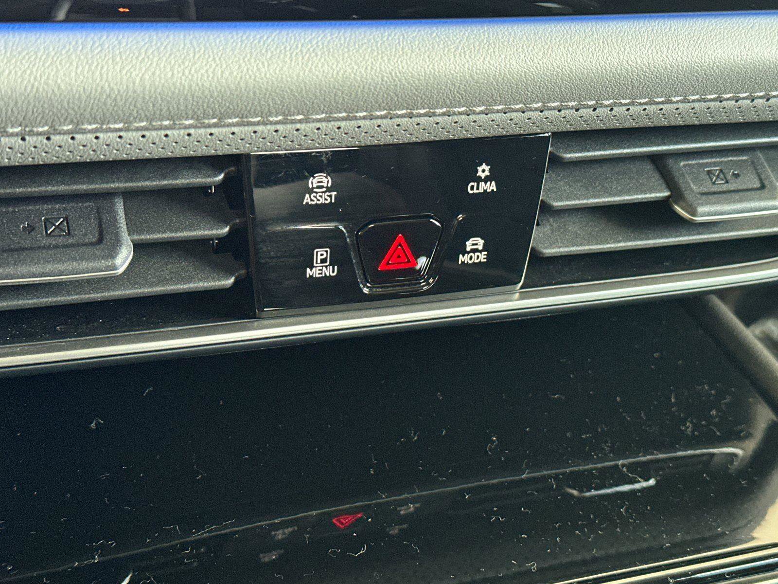 Used 2025 Volkswagen Atlas Peak Edition SE image 20