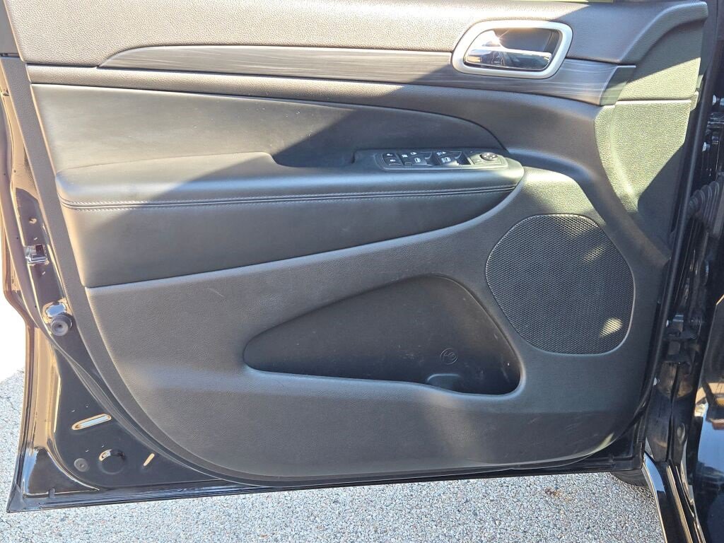 Used 2021 Jeep Grand Cherokee Laredo X image 21