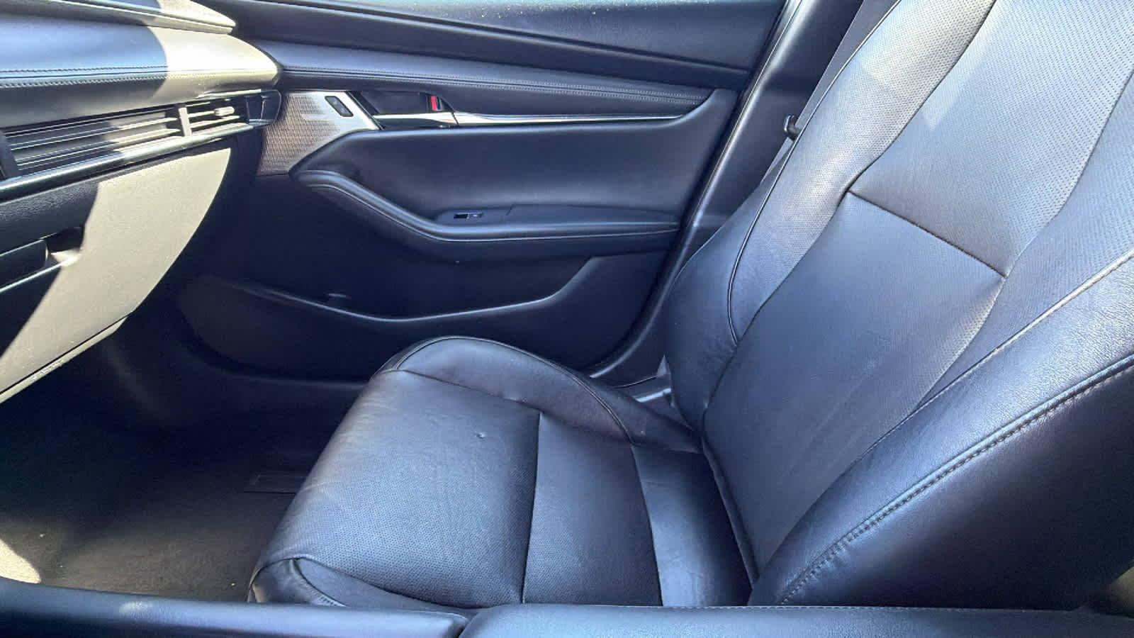 Used 2020 MAZDA MAZDA3 AWD Hatchback w/ Appearance Package image 12