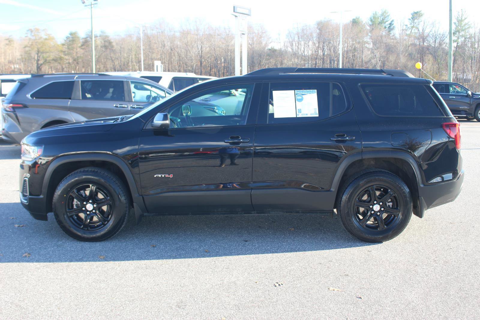 Used 2022 GMC Acadia AT4 w/ Technology Package image 4