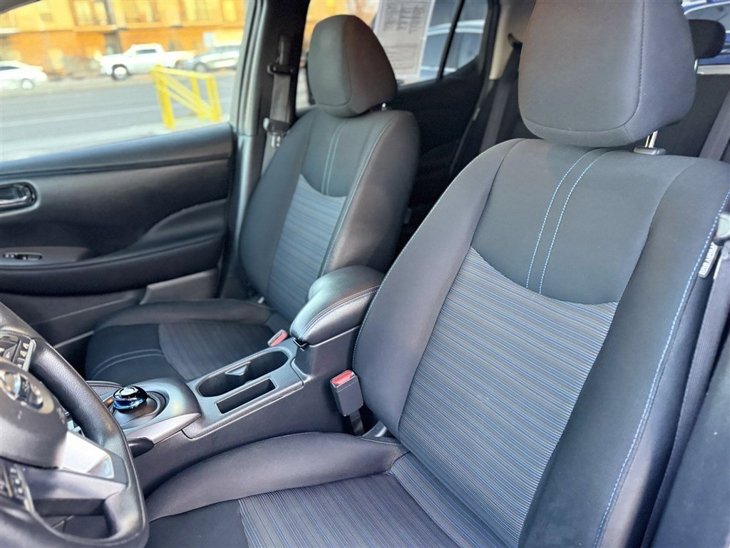 Used 2022 Nissan Leaf S image 17