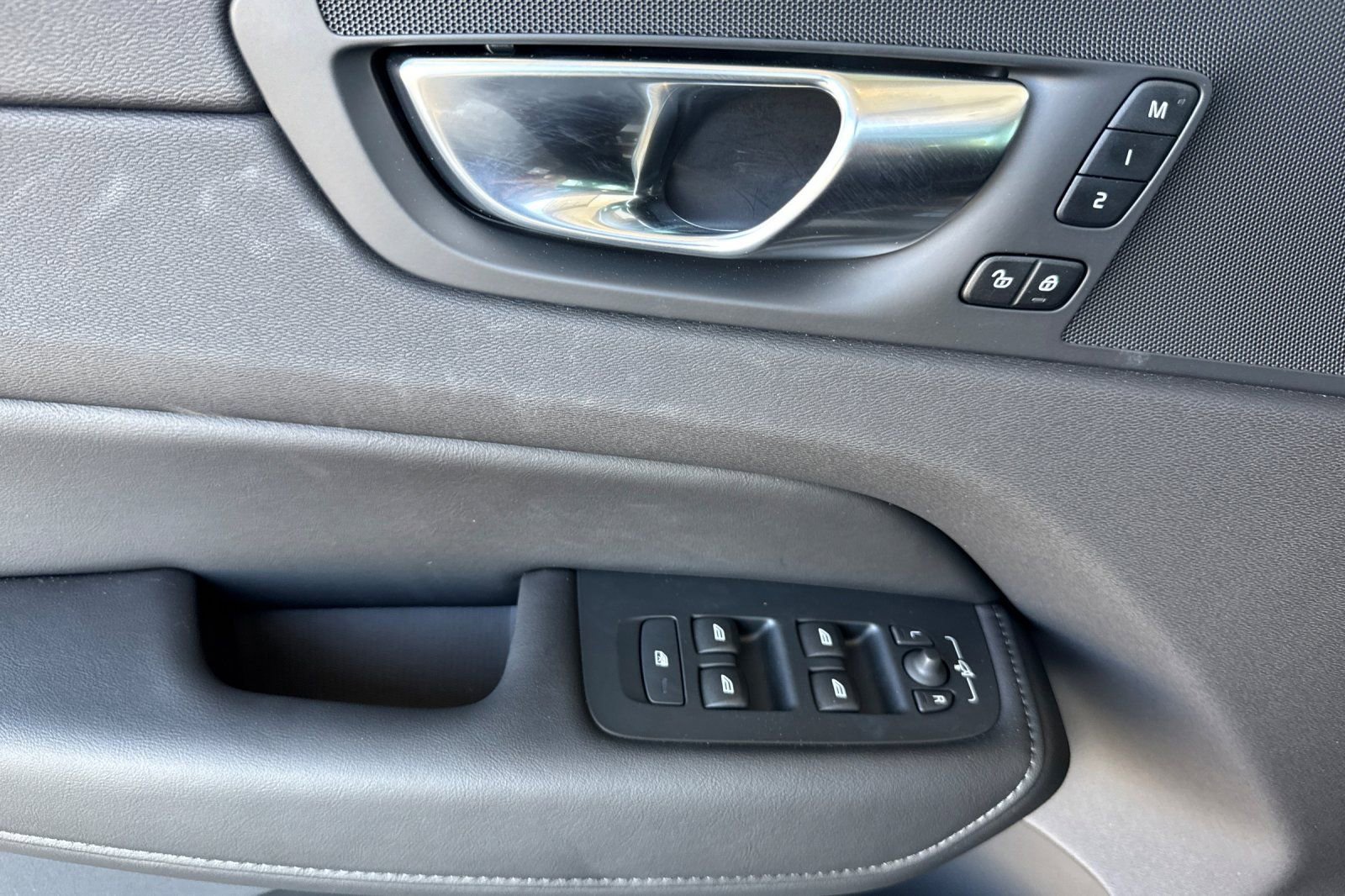 New 2025 Volvo XC60 B5 Core w/ Protection Package Premier image 10