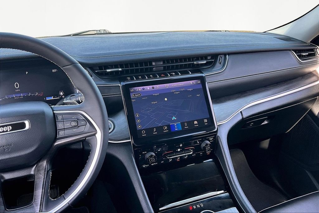 Used 2023 Jeep Grand Cherokee Limited w/ Black Appearance Package image 6