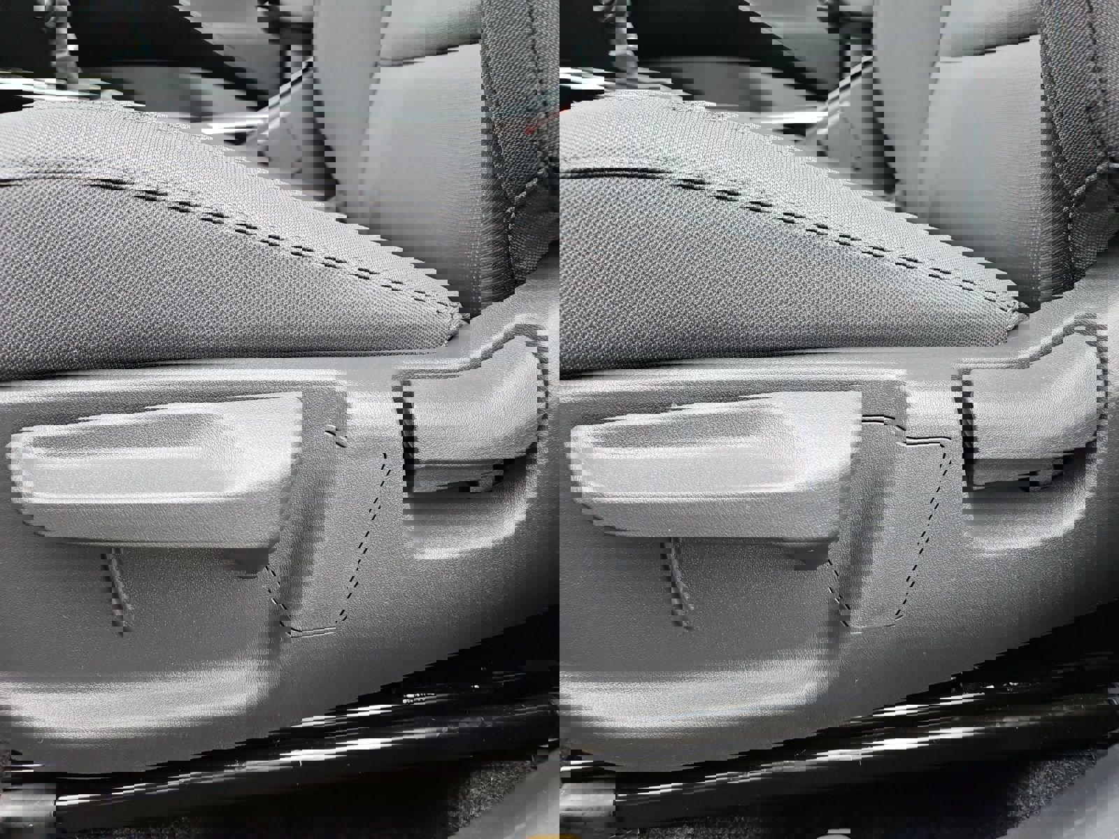 Used 2025 Kia Niro LX image 20